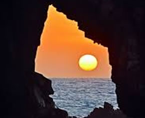 solsticio de Inverno no por do sol Pedra Furada em Jericoacoara