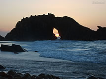 Pedra furada no por do sol