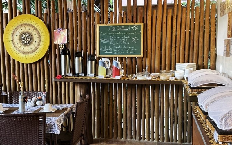 Café da manhã self-service na Pousada Casalice em Jericoacoara
